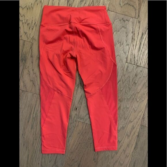 HOT pink Scallop Leggings - Picture 2 of 7